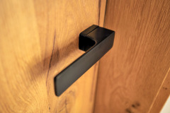 RD_Dlouhy_most_interier_kliky_MT_Minimal_povrch_titan_cerny_mat_foto_2_zdroj_Martin_Zuzanek_pro_MT